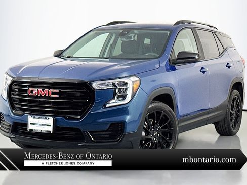 Used 2024 GMC Terrain SLE w/ Driver Convenience Package image 1