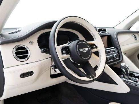 Used 2024 Bentley Bentayga V8 image 13