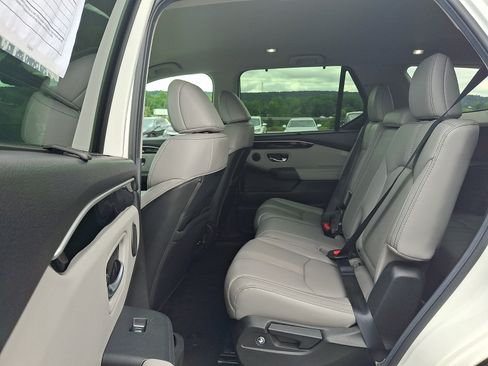 Used 2025 Honda Pilot EX-L image 11