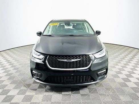 Certified 2024 Chrysler Pacifica Touring-L image 4