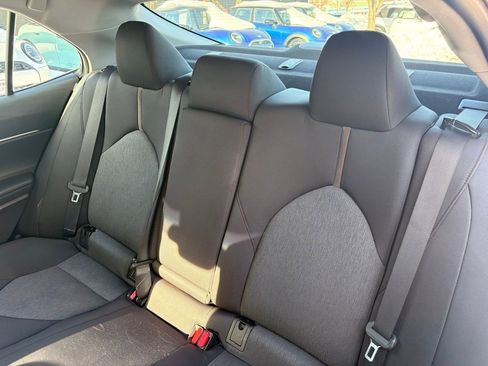 Used 2018 Toyota Camry LE image 19