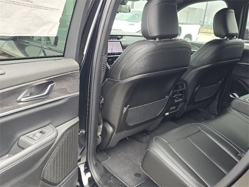 New 2025 Jeep Grand Cherokee Limited w/ Luxury Tech Group II image 5