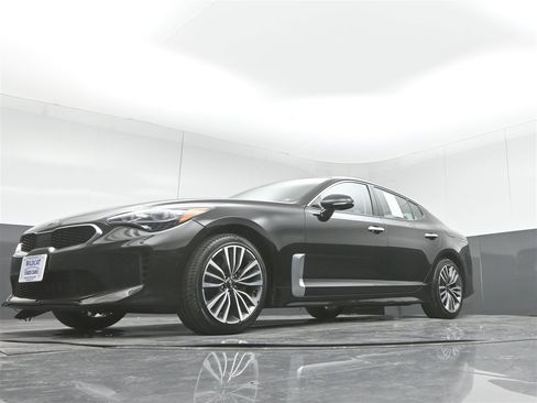 Used 2019 Kia Stinger Premium image 28