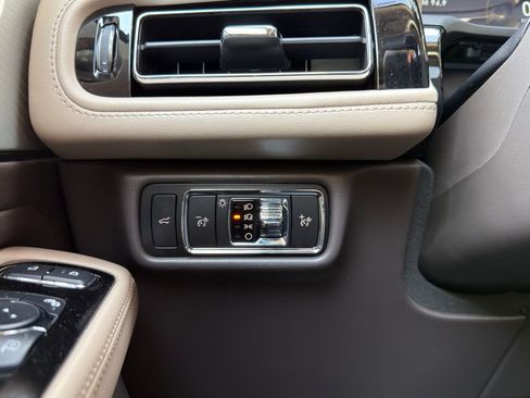 Used 2023 Lincoln Aviator Reserve w/ Equipment Group 201A image 24