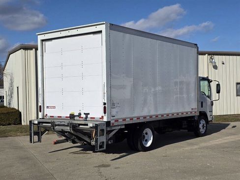 Used 2021 Isuzu NPR image 8