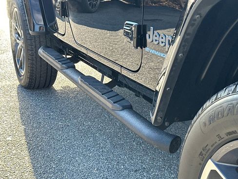 Used 2024 Jeep Wrangler Unlimited w/ Convenience Group image 8