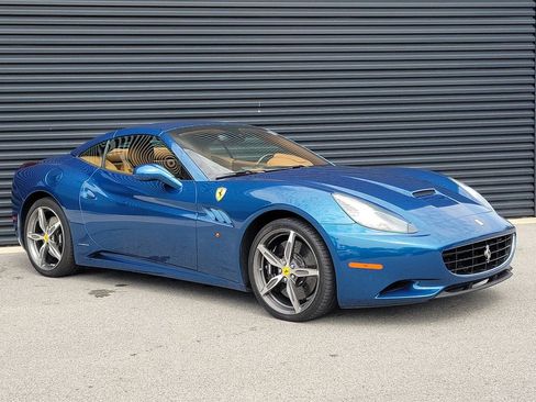 Used 2014 Ferrari California RWD image 9