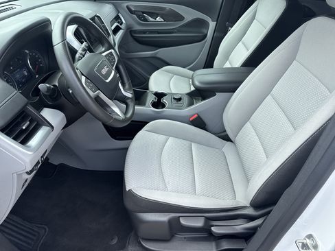 Used 2024 GMC Terrain SLE FWD image 10