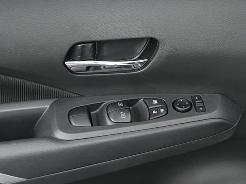 Used 2021 Nissan Kicks SV image 10