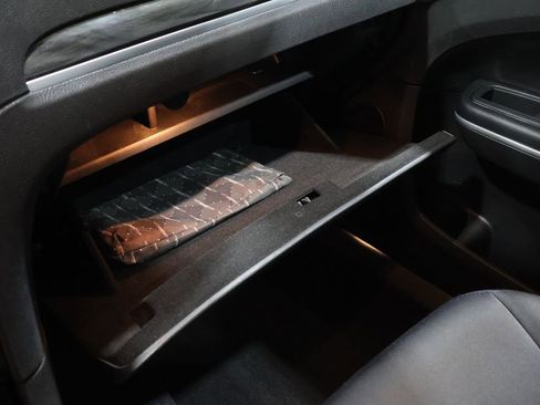 Used 2019 Chrysler 300 Touring image 35