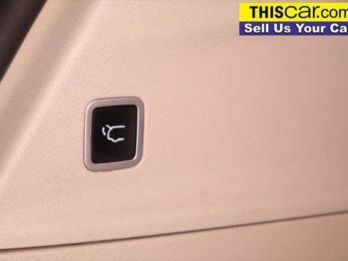 Used 2017 Chrysler Pacifica Touring-L FWD image 29