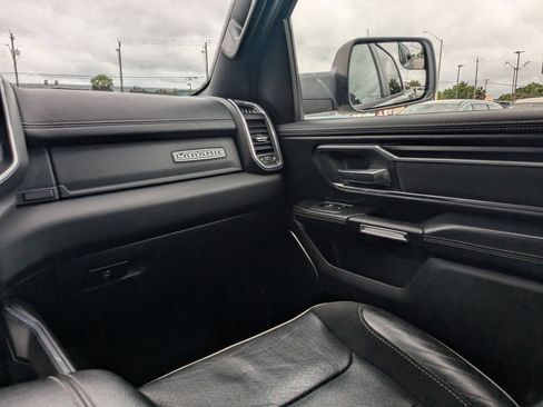Used 2024 RAM 1500 Laramie AWD/4WD image 17