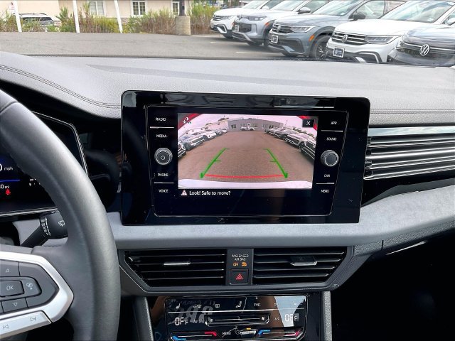 Certified 2025 Volkswagen Jetta SE w/ Sunroof Package FWD image 25