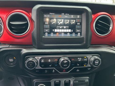 Used 2021 Jeep Wrangler Rubicon w/ Cold Weather Group image 27