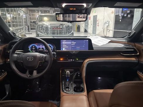 Used 2025 Toyota Crown Signia image 29