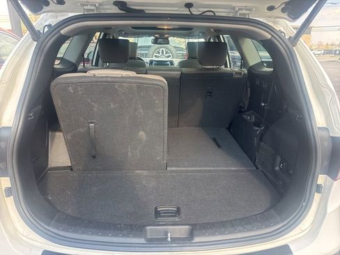 Used 2017 Hyundai Santa Fe SE image 9