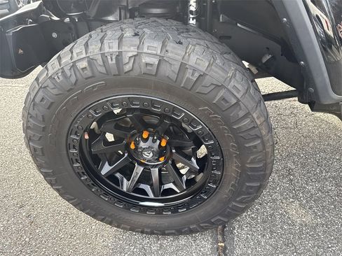 Used 2020 Jeep Gladiator Overland w/ Safety Group image 11