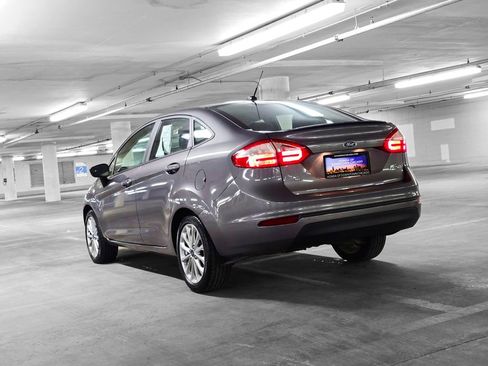 Used 2014 Ford Fiesta SE w/ Equipment Group 201A image 5