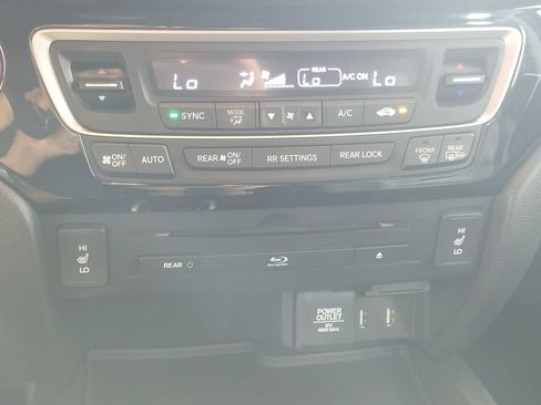 Used 2016 Honda Pilot Touring image 20