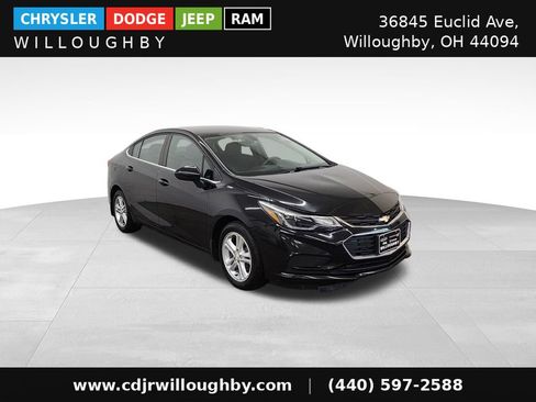 Used 2018 Chevrolet Cruze LT FWD image 3