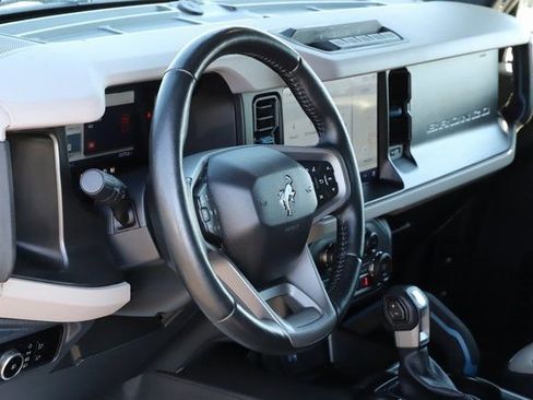 Used 2023 Ford Bronco Wildtrak image 16
