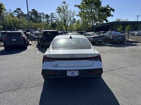 Certified 2025 Hyundai Elantra SEL FWD image 6