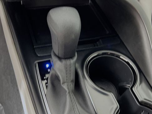 Used 2020 Toyota Camry LE image 24