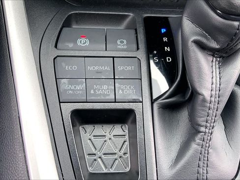 Used 2024 Toyota RAV4 XLE AWD/4WD image 34