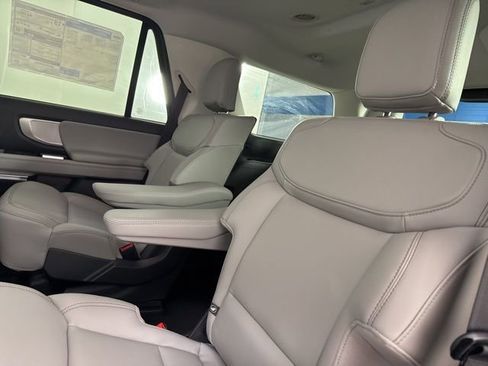 New 2025 Ford Expedition Active image 17