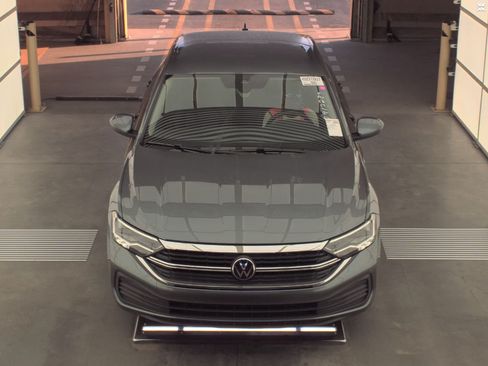 Used 2024 Volkswagen Jetta SE FWD image 3