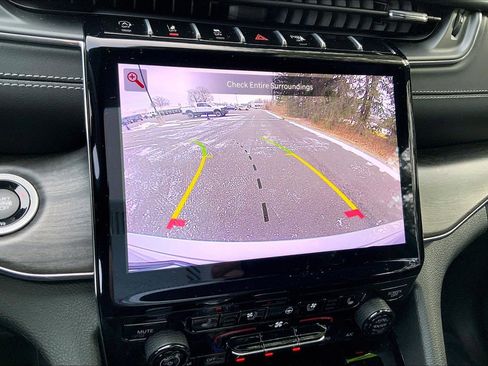 Certified 2024 Jeep Grand Cherokee Overland w/ Trailer Tow Package image 24