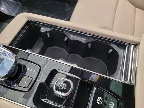 New 2026 Volvo XC90 B6 Plus w/ Protection Package Premier image 18