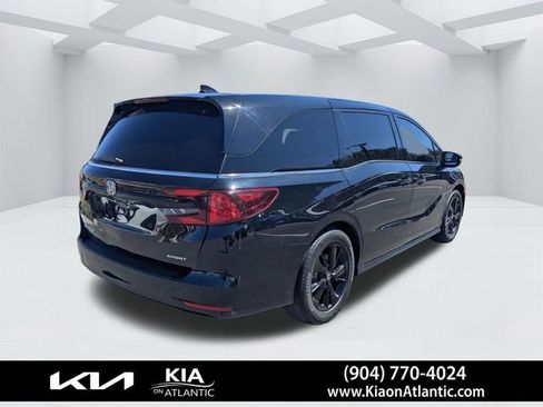Used 2024 Honda Odyssey Sport image 3