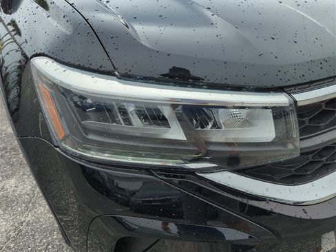 Used 2022 Volkswagen Taos SE w/ Panoramic Sunroof Package image 17