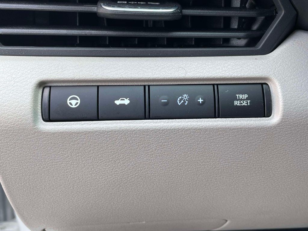 Used 2025 Nissan Altima 2.5 SL FWD image 21