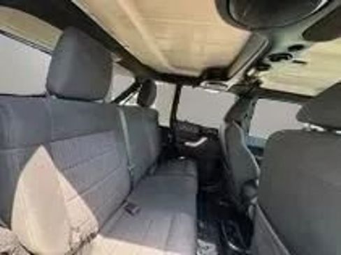 Used 2012 Jeep Wrangler Unlimited Rubicon w/ Connectivity Group AWD/4WD image 16