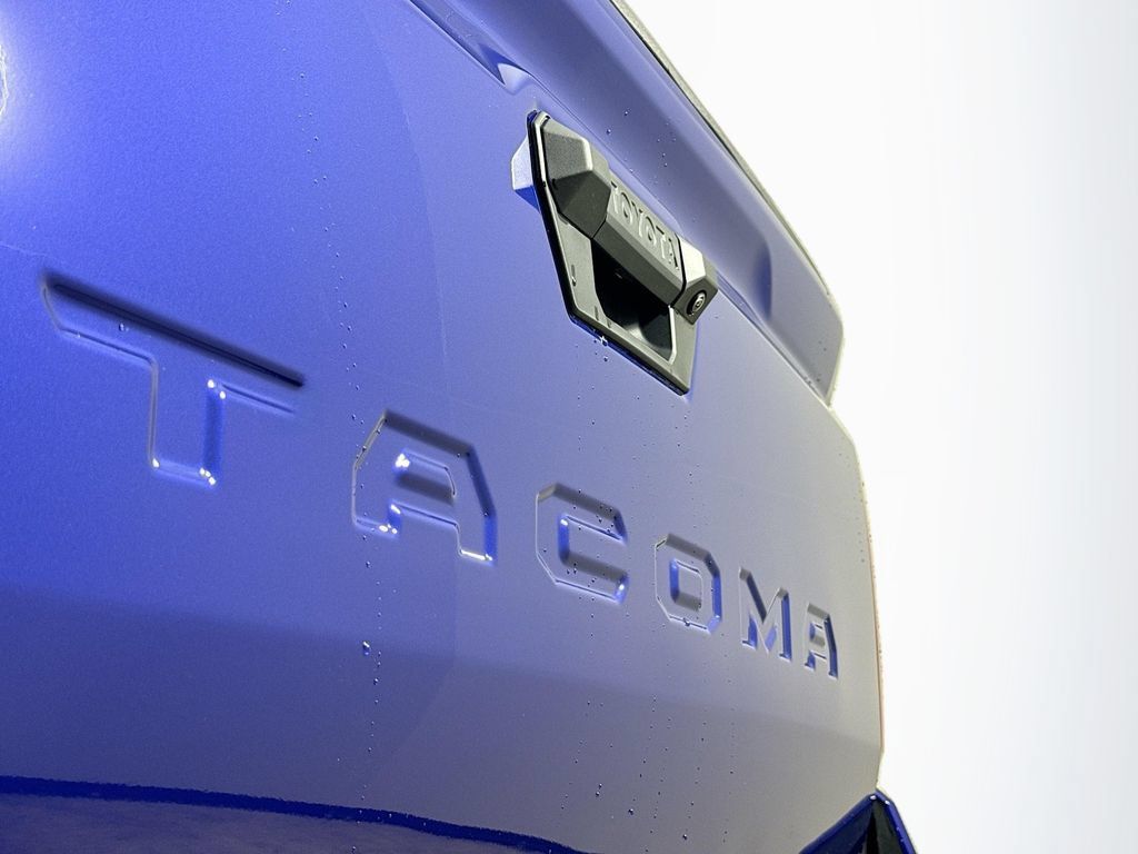 Certified 2025 Toyota Tacoma SR5 AWD/4WD image 26