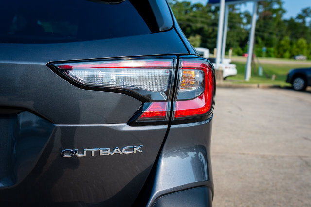 Certified 2025 Subaru Outback Limited AWD/4WD image 17