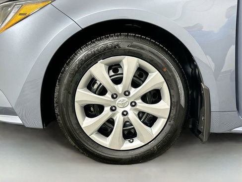 Used 2025 Toyota Corolla LE image 29