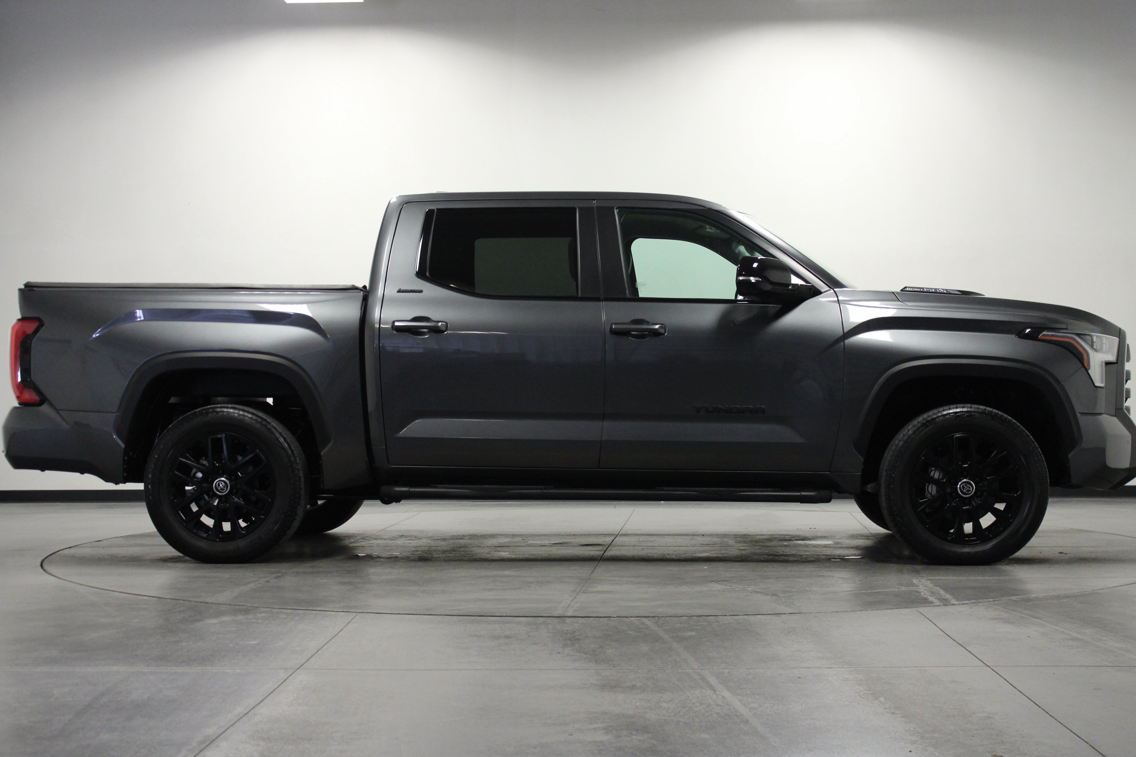 Used 2024 Toyota Tundra Limited AWD/4WD image 3