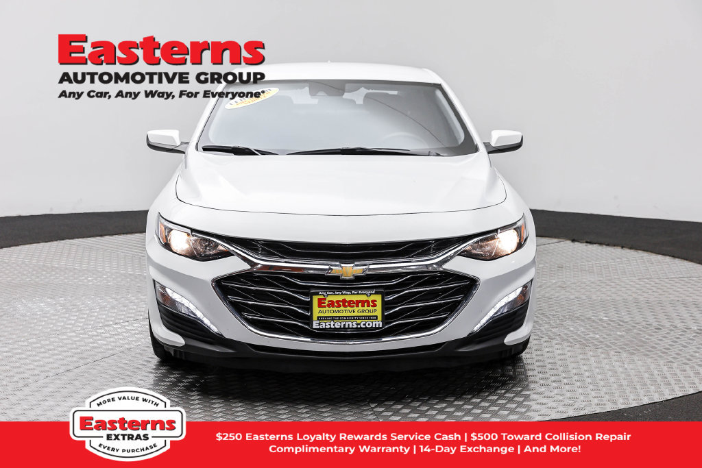 Used 2025 Chevrolet Malibu LT FWD image 3