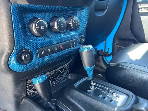 Used 2017 Jeep Wrangler Unlimited Sahara w/ Connectivity Group AWD/4WD image 42