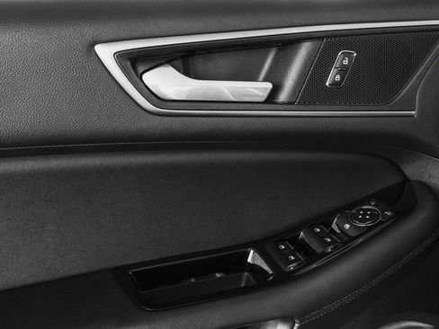 Used 2018 Ford Edge Titanium FWD image 40