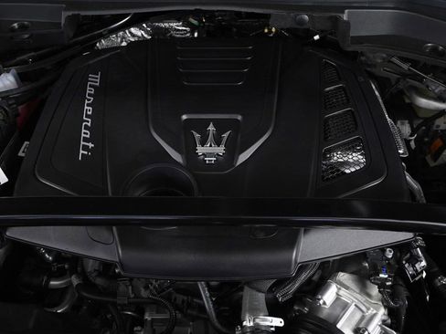 Used 2025 Maserati Grecale GT image 29