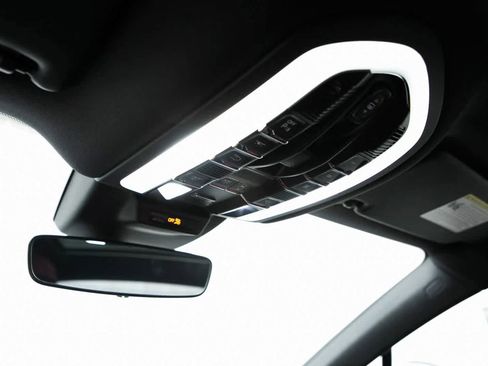 Certified 2025 Porsche Macan image 26