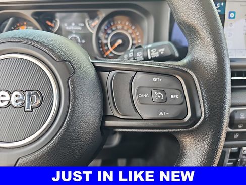 Used 2025 Jeep Wrangler Sport image 17