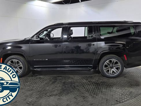 Used 2024 Jeep Wagoneer L Series II w/ Flexible Seating Group AWD/4WD image 4