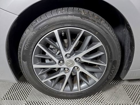 Used 2018 Lexus ES 350 w/ Luxury Package w/Wood Trim image 9