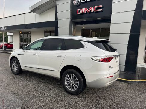 Certified 2023 Buick Enclave Essence FWD image 4