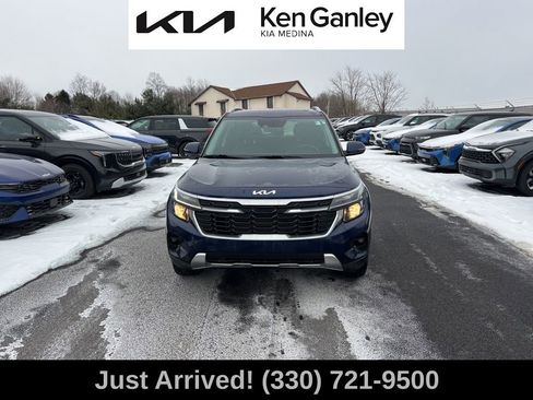 Certified 2024 Kia Seltos EX image 2